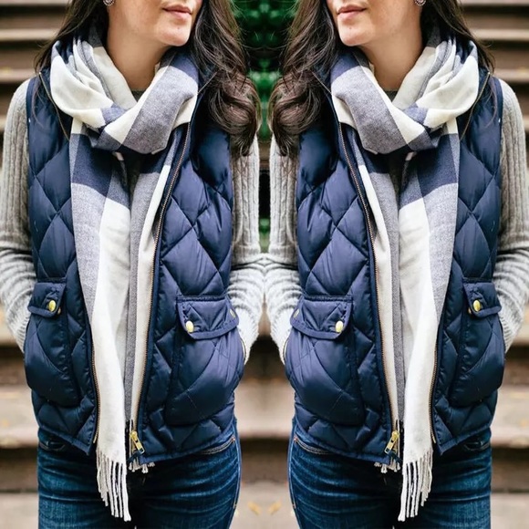 ✨Quilted Zip Up Sleeveless Vest✨ - Picture 4 of 5